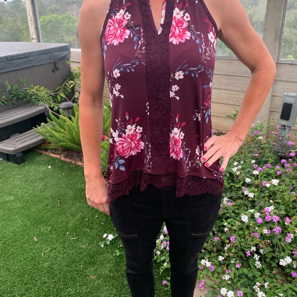 White House black market key hole top - Picture 9 of 9